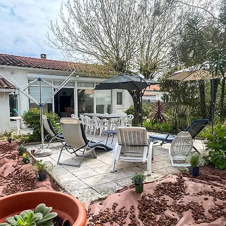 Holiday home Charmante Maison Proche