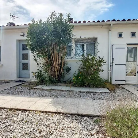 Holiday home Charmante Maison Proche