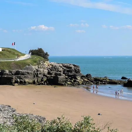 Holiday home Charmante Maison Proche Royan